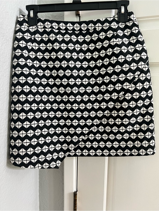 H&M Dresses & Skirts - H&M geometric asymmetrical skirt